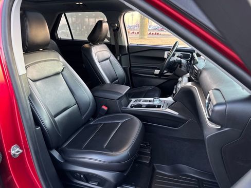 Used 2020 Ford Explorer XLT w/ Equipment Group 202A image 11