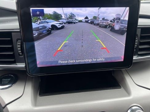 Certified 2022 Ford Explorer XLT w/ Equipment Group 202A image 14