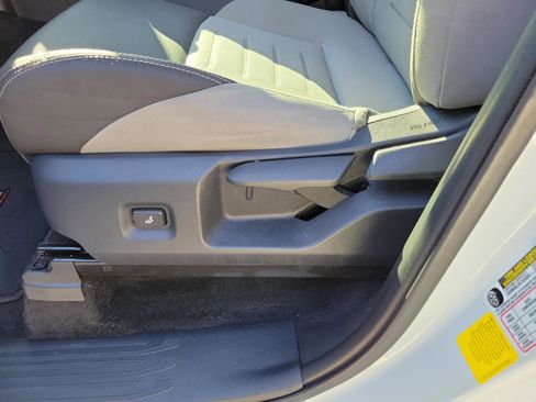 Certified 2025 Toyota Tacoma TRD Off-Road image 10