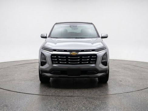 Used 2025 Chevrolet Equinox LT FWD image 2