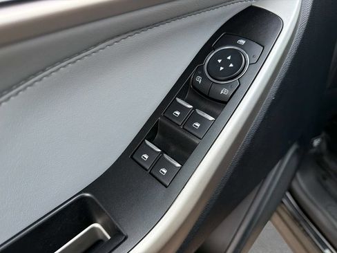 Used 2022 Ford Explorer XLT w/ Equipment Group 202A AWD/4WD image 19
