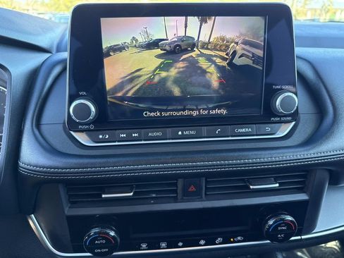 Used 2024 Nissan Rogue SV image 23