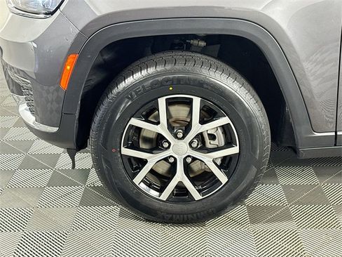Used 2024 Jeep Grand Cherokee L Limited image 11