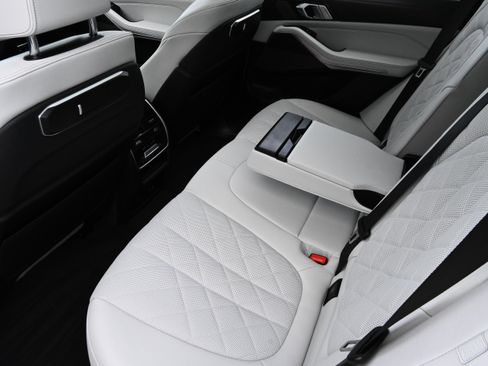 Used 2024 BMW X5 M60i image 11