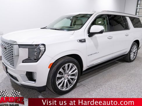 Used 2022 GMC Yukon XL Denali w/ Denali Premium Package image 2