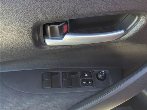 Used 2021 Toyota Corolla LE image 8