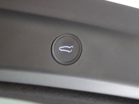 Used 2021 Tesla Model Y Long Range image 26