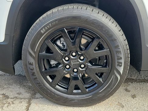 Used 2022 GMC Acadia SLE image 9