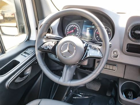 Used 2025 Mercedes-Benz Sprinter 2500 image 15