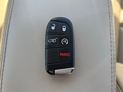 Used 2021 Jeep Grand Cherokee Limited AWD/4WD image 37