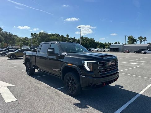 Used 2025 GMC Sierra 2500 AT4 AWD/4WD image 1