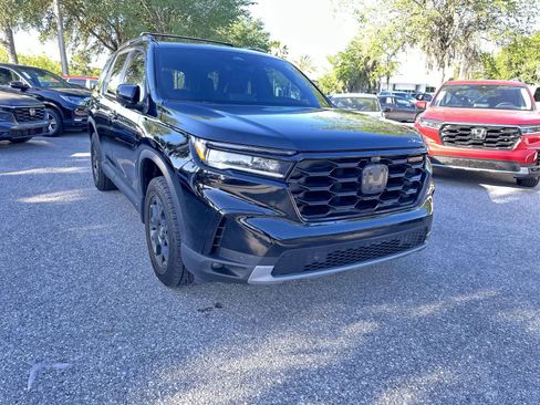 Used 2024 Honda Pilot TrailSport image 8