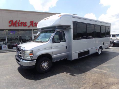 Used 2012 Ford E-450 and Econoline 450 Super Duty w/ Shuttle Bus Prep Pkg image 2