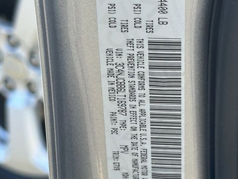 Used 2020 Jeep Compass Latitude image 40