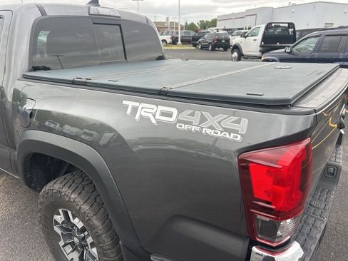 Used 2019 Toyota Tacoma TRD Off-Road AWD/4WD image 8
