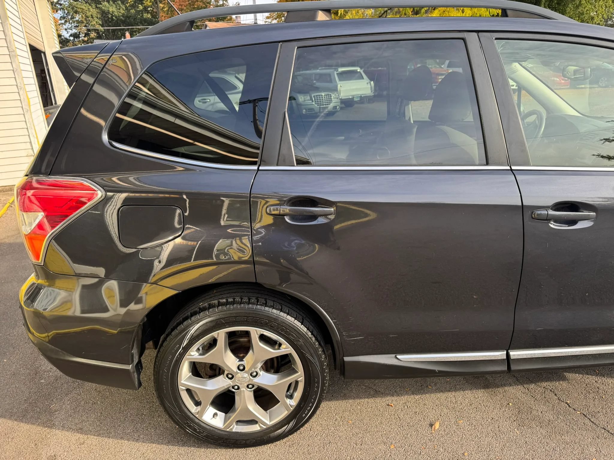 Used 2015 Subaru Forester 2.5i Touring w/ Eyesight & Navigation System AWD/4WD image 10