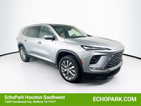 Used 2025 Buick Enclave Preferred image 1