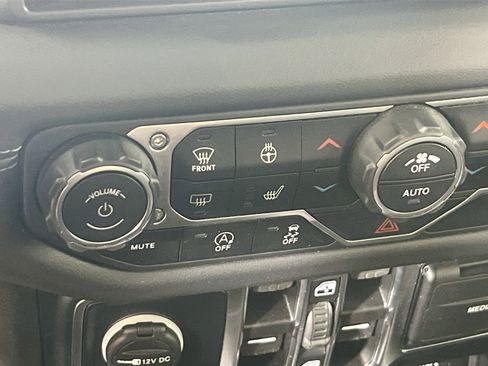 Used 2024 Jeep Wrangler Unlimited Rubicon w/ Convenience Group image 19