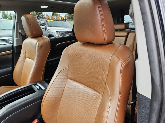Used 2019 Toyota Highlander Limited Platinum AWD/4WD image 23