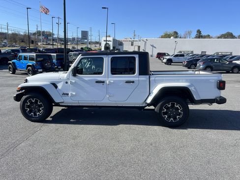Used 2022 Jeep Gladiator Sport AWD/4WD image 4