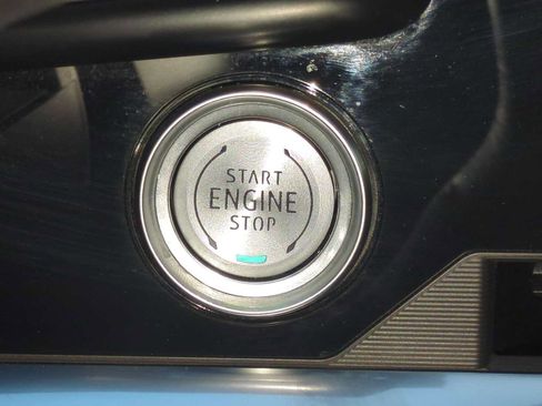 Used 2022 Chevrolet Corvette Stingray Convertible w/ Z51 Performance Package RWD image 17