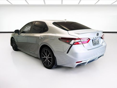 Used 2022 Toyota Camry SE FWD image 6