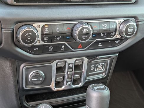 Used 2024 Jeep Wrangler Unlimited Sahara AWD/4WD image 20