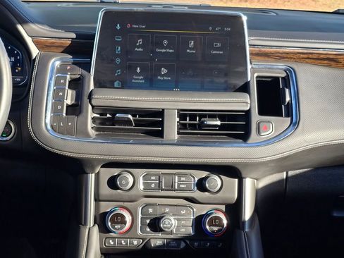 Used 2023 Chevrolet Suburban Premier image 17