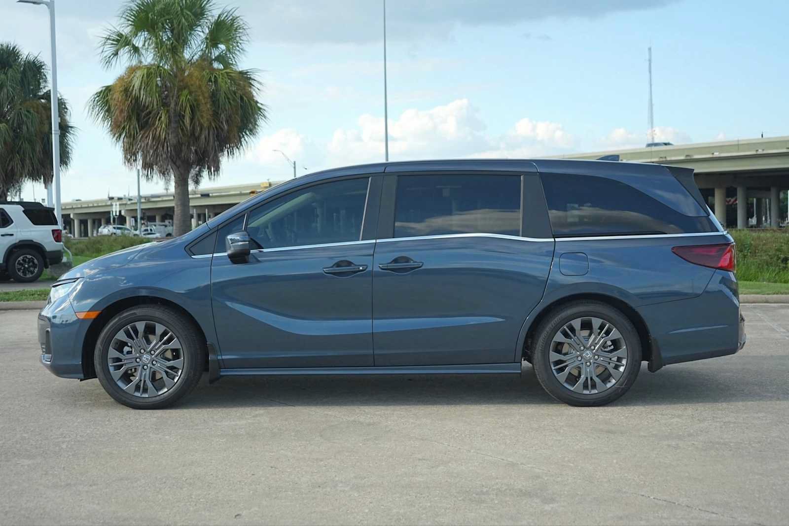 New 2027 Honda Odyssey Touring image 3