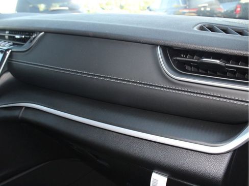 New 2025 Jeep Grand Cherokee L Laredo image 37