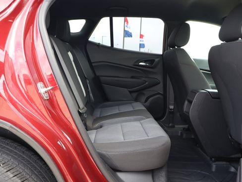 Used 2024 Chevrolet Trax RS FWD image 11