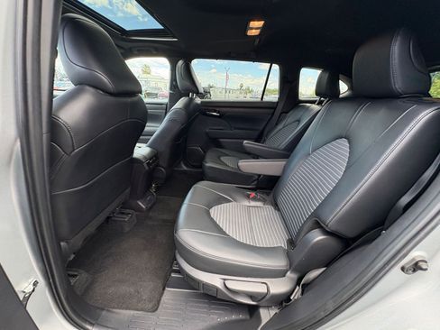 Used 2025 Toyota Highlander XSE AWD/4WD image 27