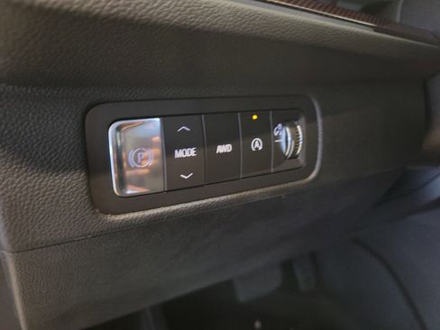 Used 2025 Chevrolet Traverse Z71 AWD/4WD image 31