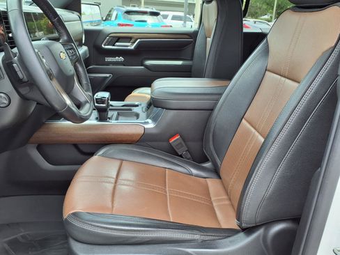 Certified 2023 Chevrolet Silverado 1500 High Country w/ Technology Package AWD/4WD image 13