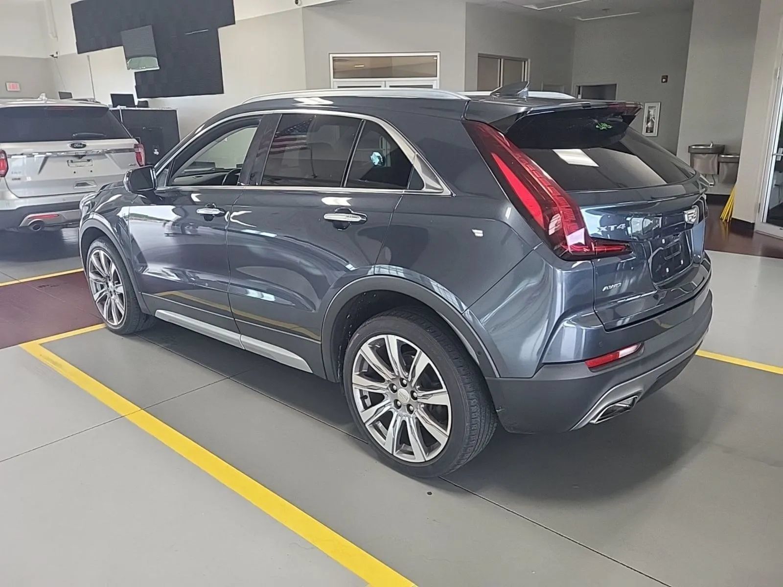 Used 2019 Cadillac XT4 Premium Luxury w/ Enhanced Visibility Package AWD/4WD image 5