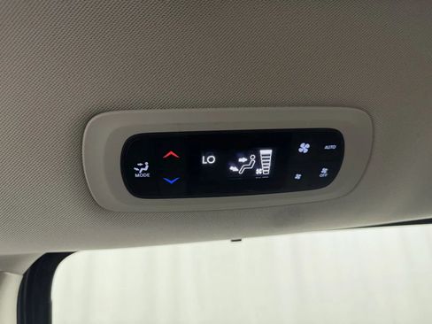 Used 2019 Chrysler Pacifica Touring-L FWD image 27