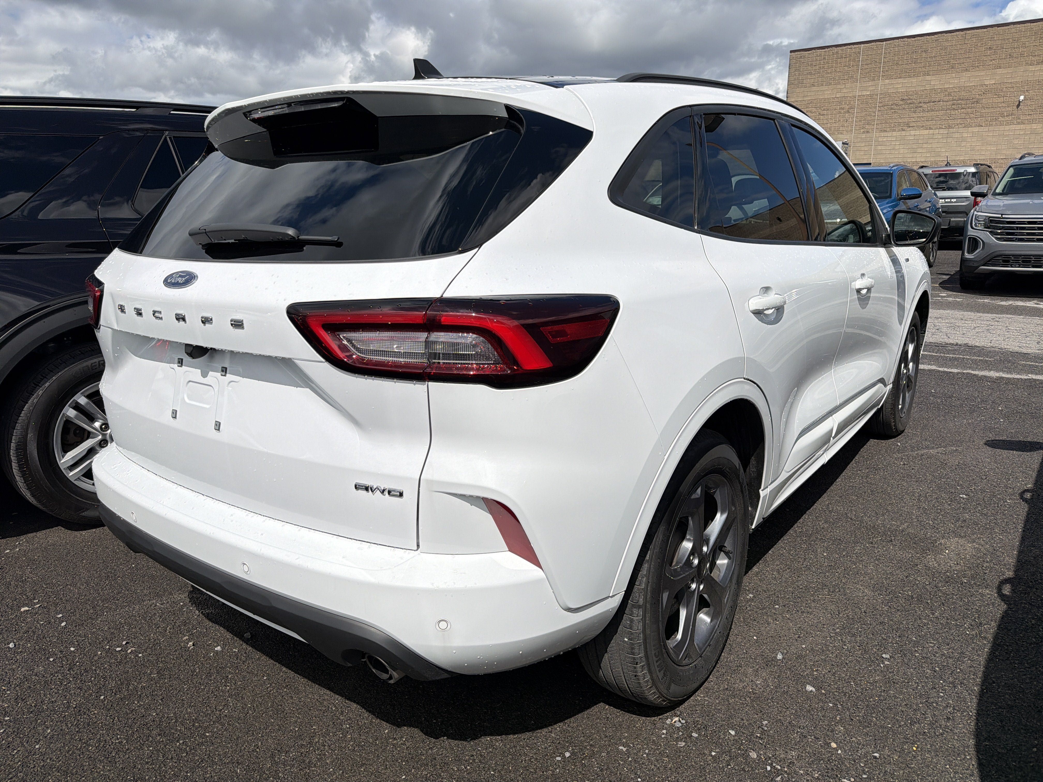Used 2023 Ford Escape ST-Line w/ Tech Pack #1 AWD/4WD image 6