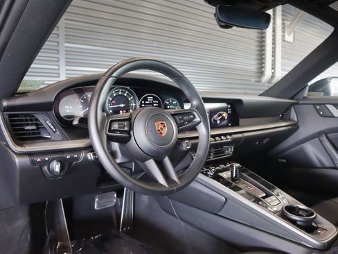 Used 2022 Porsche 911 Carrera RWD image 4