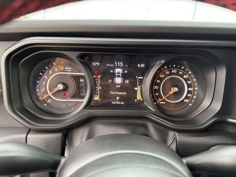 Used 2024 Jeep Gladiator Rubicon w/ Technology Group AWD/4WD image 25