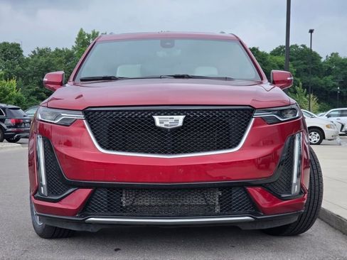 Used 2022 Cadillac XT6 Sport w/ Technology Package AWD/4WD image 3