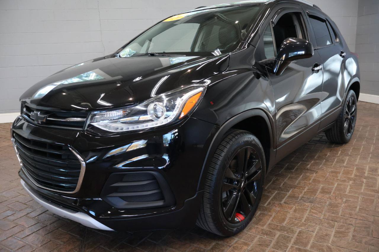 Used 2020 Chevrolet Trax LT w/ Sun & Sound Package AWD/4WD image 3