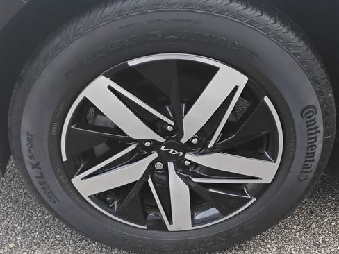 Used 2022 Kia Sorento EX w/ Panoramic Sunroof Package image 13