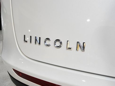Used 2019 Lincoln MKT AWD image 6