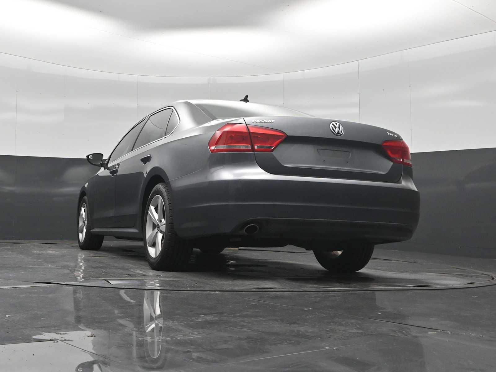 Used 2012 Volkswagen Passat TDI SE FWD image 30