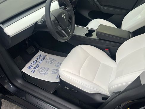 Used 2024 Tesla Model Y Long Range image 9