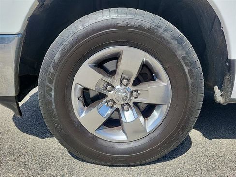 Used 2017 RAM 1500 Classic SLT AWD/4WD image 8