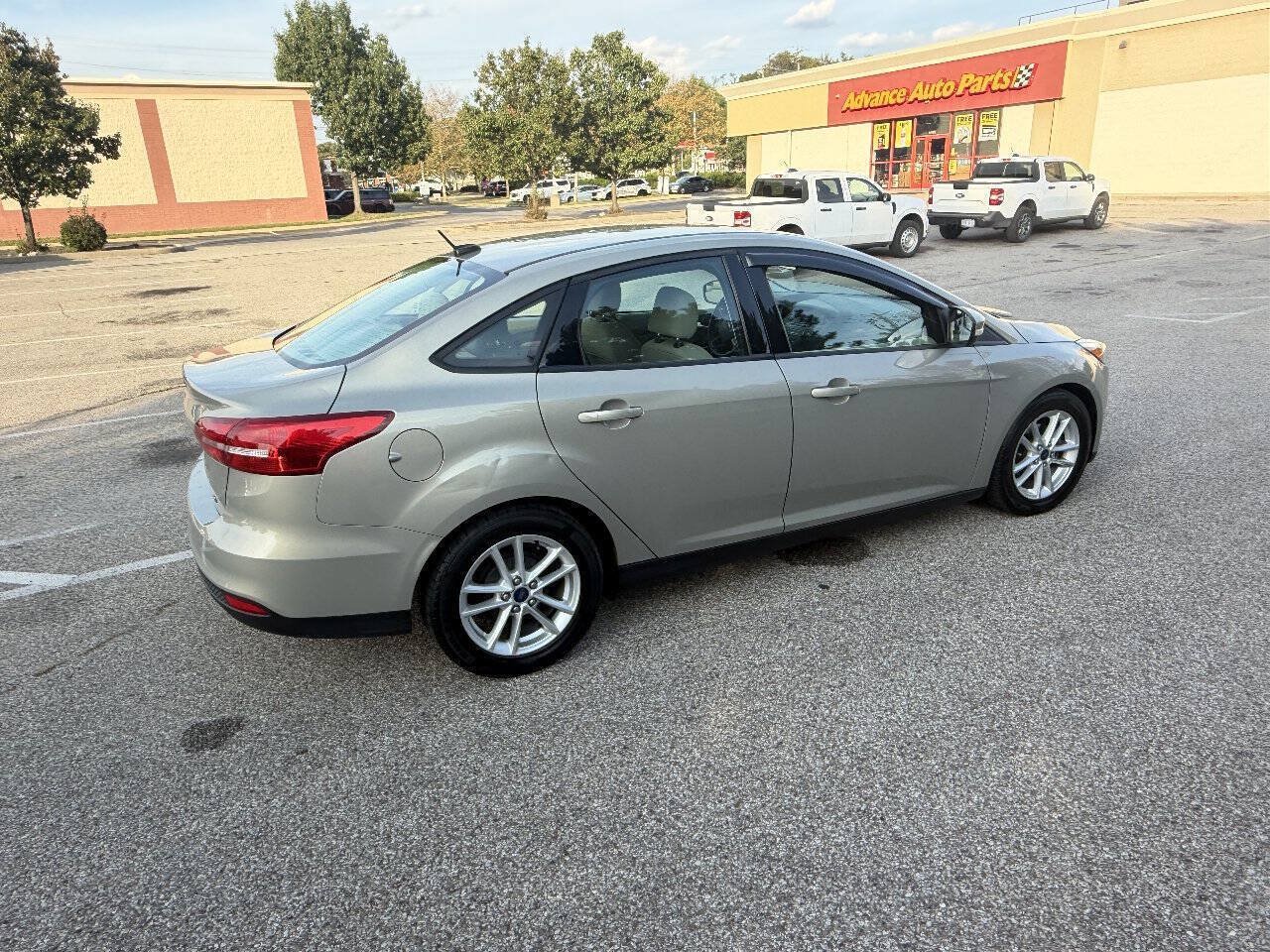 Used 2016 Ford Focus SE FWD image 4