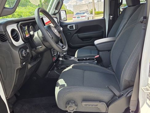 Used 2024 Jeep Gladiator Sport AWD/4WD image 3