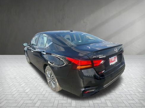 Used 2024 Nissan Altima 2.5 SV FWD image 5