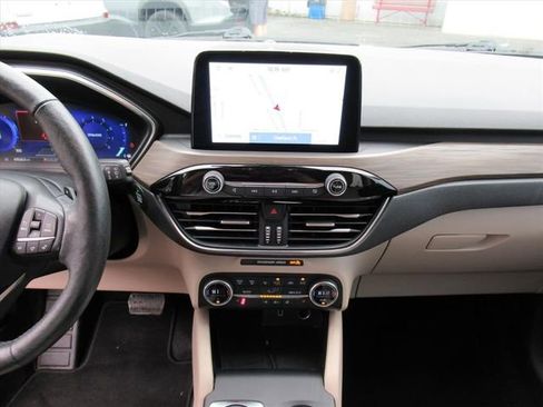Used 2020 Ford Escape Titanium image 19